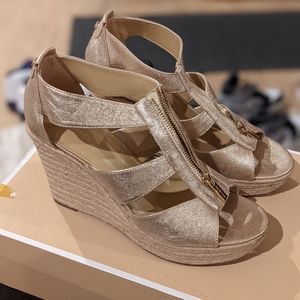 Michael Kors, Damita Wedge, Size 9M, Pale Gold